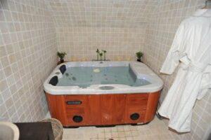 Jacuzzi Chateau d'hôtes de Maudétour