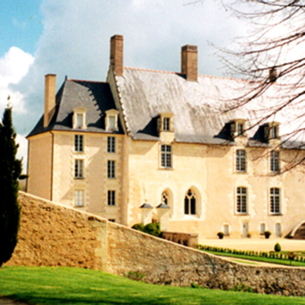 Accès latéraux au Château du Bois de Sanzay