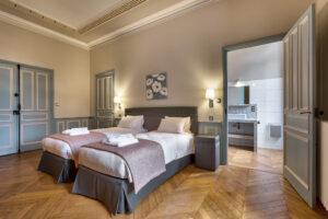 Chambre 3 et son accès à la salle de bain privative