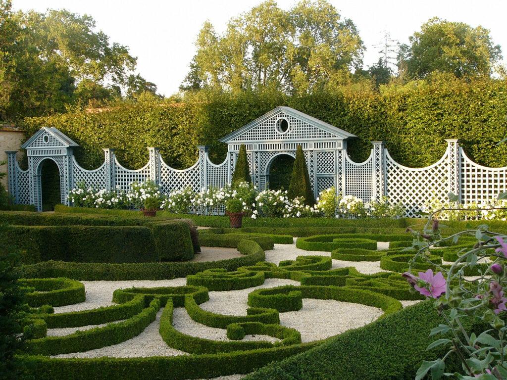 Europe, Centre, Berry, Cher, France, château d'Ainay le Viel, Visites Parc et jardin Grand treillage