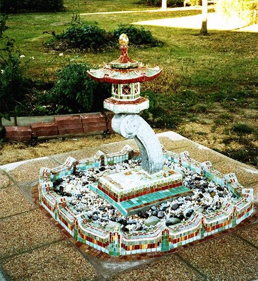 Lanterne Chinoise en mosaïques, aux Jardins de la Feuilleraie