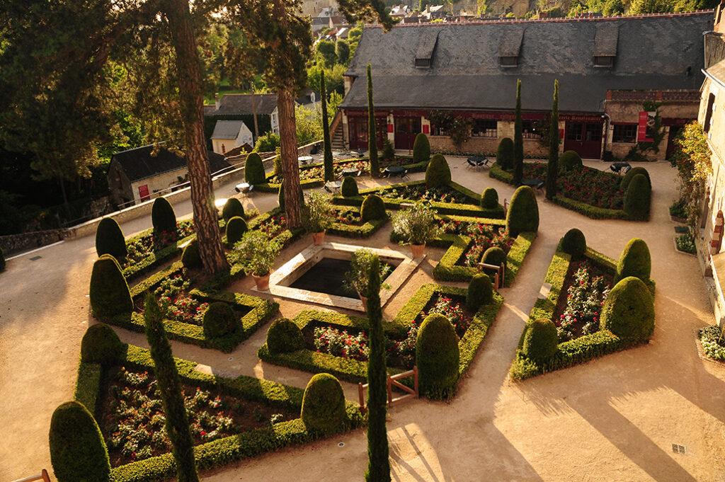 Salon de Thé la Terrasse Rennaissance Visites Parc et jardin au Château du Clos Lucé - Parc Leonardo da Vinci en Val de Loire, France, Europe